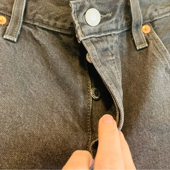 Levis 501 black denim cut off shorts size 29 - Picture 2 of 8